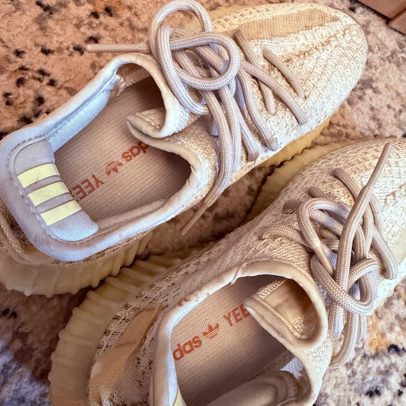 YEEZY  350 with box - Picture 8 of 11